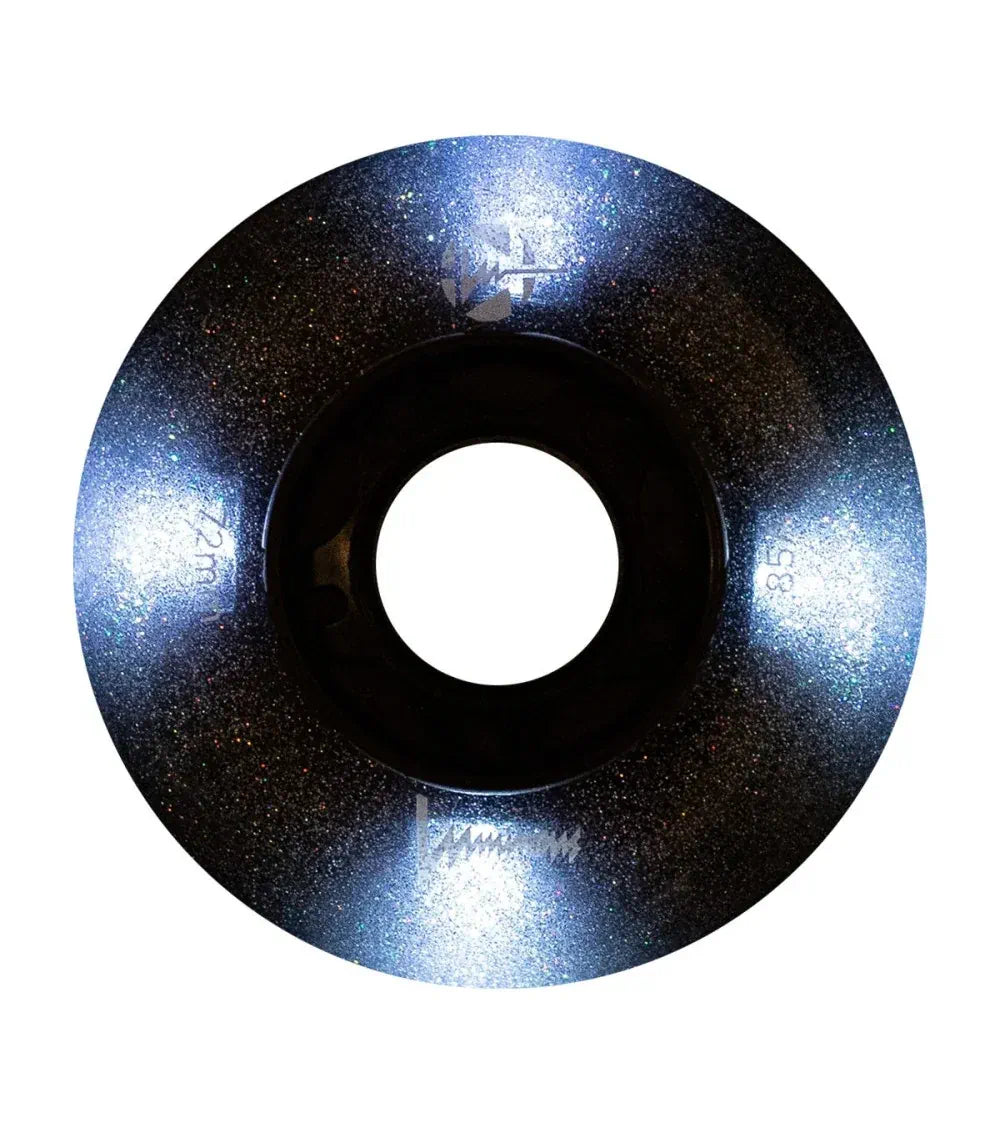 SKALUWL-LU72-NS-BK/NightSky Luminous LED Wheels 72mm 85A | Luminous LED Rollen für Inlineskates in NightSky | 4-Pack || Inline Skating Rollen Inline Skating Wheels Rollerblading Wheels Inline Skating Rollerblading Inlineskaterollen Skating Wheels for Rollerblader Rollen für Inlineskater Lörrach Freiburg Basel Inliner Richtige Größe right Size for Rollerblades Langhaltende Inlineskaterollen Longlasting Wheels for Rollerblading Skateschule und Skateshop Weil am Rhein SkaMiDan Deutschland Germany
