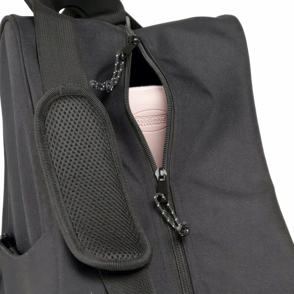 SKARKE-BAG-0110 ROOKIE Bag Classic 78 – Klassische Skatetasche für Rollschuhe und Zubehör | Zubehör & Taschen für das Rollschuhlaufen Tasche für Rollschuhe Rucksack für Rollschuhe Rollerskates Quads Rollschuhhalterung Rollschuhtasche Rollschuhrucksack Rollerskates Tasche Roller Skates Rucksack Backpack Bag Quad Bag Top SkaMiDan Skateshop Weil am Rhein Deutschladn Germany Skating School & Skateshop Skateschule Skaterladen
