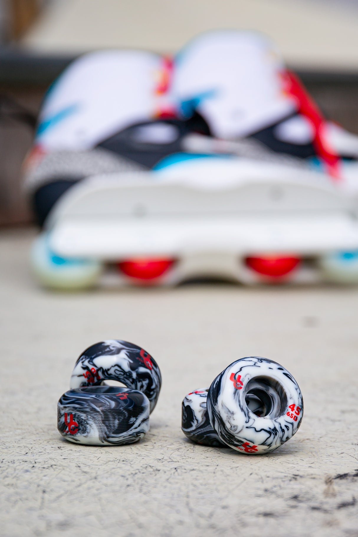 SKA406349 UNDERCOVER Antirocker 45mm 65D | Black White | 4-Pack | Aggressive Inline Grindrollen Aggressive Inline Rollen | 4-Pack | Aggressive Inline Rollen Aggressive Inline Rollen Inline Rollen Urban Inline Rollen Edition Urban Inline Rollen Aggressive Inline Rollen Urban Inline Rollen Fitness Inline Rollen für Inliner Stuntrollen Rollerblades Rollerblading Aggressive Inline Skating Aggressive Inline Skating Rollerblading Blading Inline Skating Inliner Skateschule und Skateshop Weil am Rhein SkaMiDan Lörr
