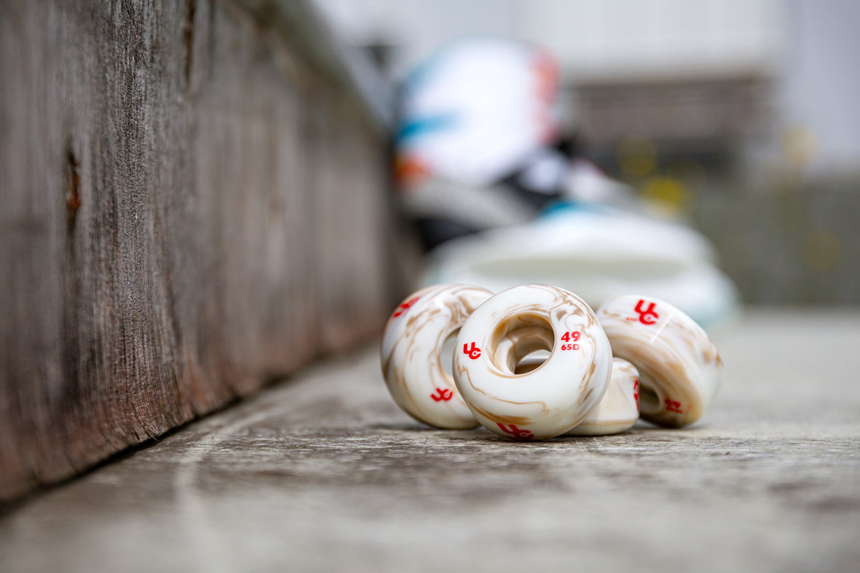 SKA406351 UNDERCOVER Antirocker 49mm 65D | Sand White | 4-Pack | Aggressive Inline Grindrollen | Aggressive Inline Rollen | 4-Pack | Aggressive Inline Rollen Aggressive Inline Rollen Inline Rollen Urban Inline Rollen Edition Urban Inline Rollen Aggressive Inline Rollen Urban Inline Rollen Fitness Inline Rollen für Inliner Stuntrollen Rollerblades Rollerblading Aggressive Inline Skating Aggressive Inline Skating Rollerblading Blading Inline Skating Inliner Skateschule und Skateshop Weil am Rhein SkaMiDan Lör