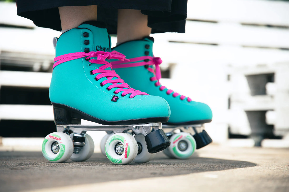 SKA810584 CHAYA Melrose Deluxe Turquois Roller Skates | Lifestyle Roller Skates Pink Park Lifestyle Rollschuhe Tanz Rollschuhe Barbie Park Quad Skates Roller Skates Lifestyle Rollschuhe Skatepark Rollschuhe Chaya Quad Skates Aggressive Quad Skates Rollschuhe Stunt Rollschuhe Rollkunstlauf Rollschuhe Rollerskates Schwarze Rollschuhe Lifestyle Rollschuhe Roller Skating Quad Skating Skateschule und Skateshop Weil am Rhein SkaMiDan Lörrach Freiburg Basel Deutschland Germany