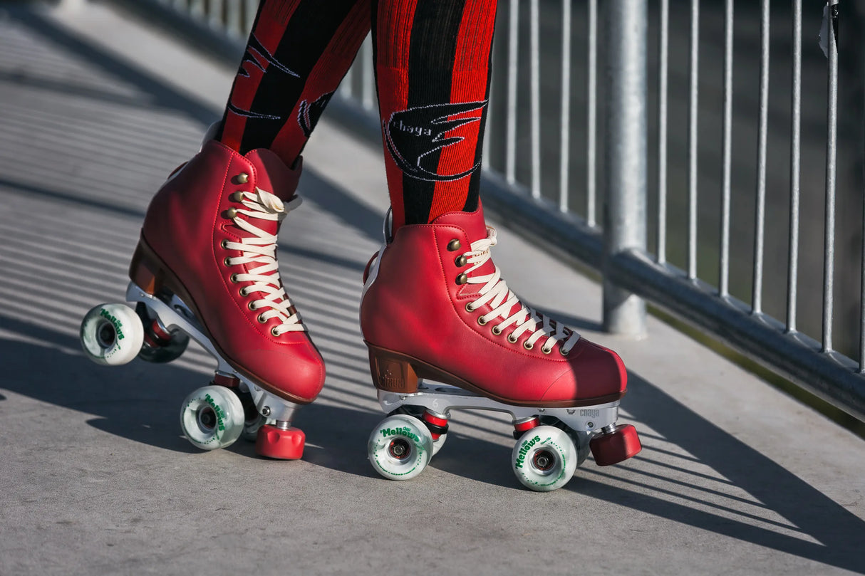 SKA810660 CHAYA Melrose Premium Berry Red Lifestyle Roller Skates Rollschuhe Park Tanz Rollschuhe Barbie Park Quad Skates Roller Skates Lifestyle Rollschuhe Skatepark Rollschuhe Chaya Quad Skates Aggressive Quad Skates Rollschuhe Stunt Rollschuhe Rollkunstlauf Rollschuhe Rollerskates Schwarze Rollschuhe Lifestyle Rollschuhe Roller Skating Quad Skating Skateschule und Skateshop Weil am Rhein SkaMiDan Lörrach Freiburg Basel Deutschland Germany