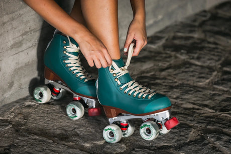 SKA810661 CHAYA Melrose Premium Juniper Green Lifestyle Roller Skates Rollschuhe Park Tanz Rollschuhe Barbie Park Quad Skates Roller Skates Lifestyle Rollschuhe Skatepark Rollschuhe Chaya Quad Skates Aggressive Quad Skates Rollschuhe Stunt Rollschuhe Rollkunstlauf Rollschuhe Rollerskates Schwarze Rollschuhe Lifestyle Rollschuhe Roller Skating Quad Skating Skateschule und Skateshop Weil am Rhein SkaMiDan Lörrach Freiburg Basel Deutschland Germany