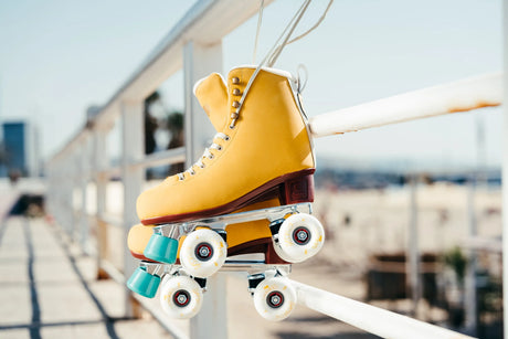 SKA810665 CHAYA Melrose Deluxe Amber Roller Skates | Lifestyle Rollschuhe Yellow Gelb Park Tanz Rollschuhe Barbie Park Quad Skates Roller Skates Lifestyle Rollschuhe Skatepark Rollschuhe Chaya Quad Skates Aggressive Quad Skates Rollschuhe Stunt Rollschuhe Rollkunstlauf Rollschuhe Rollerskates Schwarze Rollschuhe Lifestyle Rollschuhe Roller Skating Quad Skating Skateschule und Skateshop Weil am Rhein SkaMiDan Lörrach Freiburg Basel Deutschland Germany