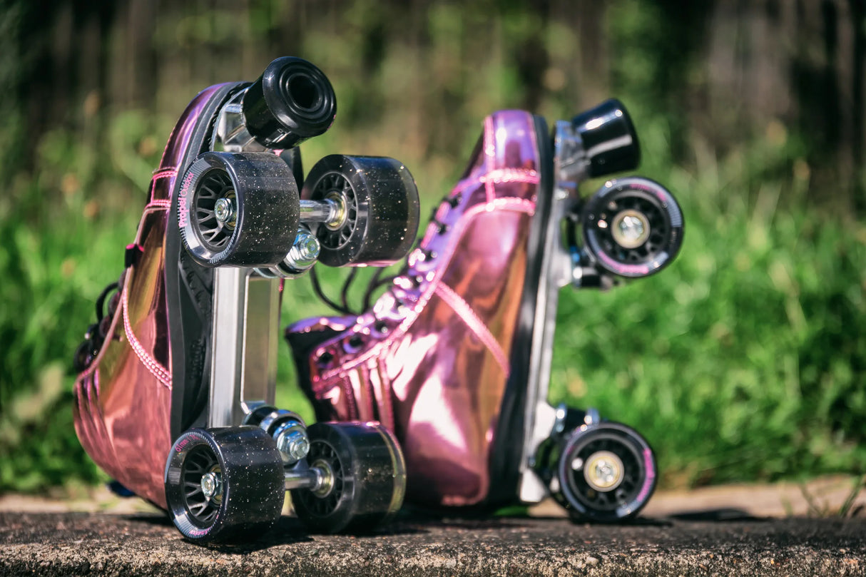 SKA810670 CHAYA Pink Laser Roller Skates Lifestyle Roller Skates Rollschuhe Park Tanz Rollschuhe Barbie Park Quad Skates Roller Skates Lifestyle Rollschuhe Skatepark Rollschuhe Chaya Quad Skates Aggressive Quad Skates Rollschuhe Stunt Rollschuhe Rollkunstlauf Rollschuhe Rollerskates Schwarze Rollschuhe Lifestyle Rollschuhe Roller Skating Quad Skating Skateschule und Skateshop Weil am Rhein SkaMiDan Lörrach Freiburg Basel Deutschland Germany