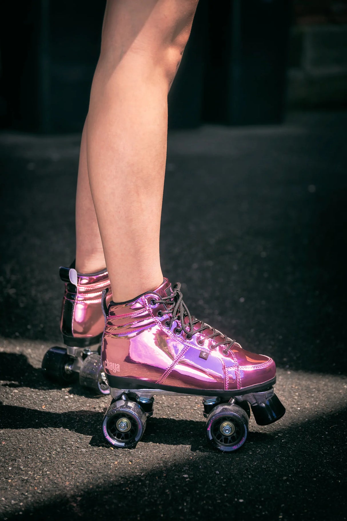 SKA810670 CHAYA Pink Laser Roller Skates Lifestyle Roller Skates Rollschuhe Park Tanz Rollschuhe Barbie Park Quad Skates Roller Skates Lifestyle Rollschuhe Skatepark Rollschuhe Chaya Quad Skates Aggressive Quad Skates Rollschuhe Stunt Rollschuhe Rollkunstlauf Rollschuhe Rollerskates Schwarze Rollschuhe Lifestyle Rollschuhe Roller Skating Quad Skating Skateschule und Skateshop Weil am Rhein SkaMiDan Lörrach Freiburg Basel Deutschland Germany