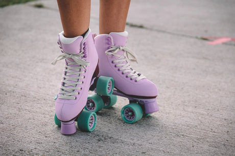 SKA810724 CHAYA Melrose Lavender Roller Skates 2021 Lifestyle Roller Skates Pink Park Lifestyle Rollschuhe Tanz Rollschuhe Barbie Park Quad Skates Roller Skates Lifestyle Rollschuhe Skatepark Rollschuhe Chaya Quad Skates Aggressive Quad Skates Rollschuhe Stunt Rollschuhe Rollkunstlauf Rollschuhe Rollerskates Schwarze Rollschuhe Lifestyle Rollschuhe Roller Skating Quad Skating Skateschule und Skateshop Weil am Rhein SkaMiDan Lörrach Freiburg Basel Deutschland Germany