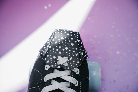 SKA810774 1-Paar Schutz für den Zehenbereich deiner Rollschuhe Zehenschützer Zehenprotektor Toe Protectors Zehenstopper Ersatzstoppper Ersatzteil Gummi Gummistopper Bremse Roller Skates Skatepark Rollschuhe Chaya Quad Skates Aggressive Quad Skates Rollschuhe Stunt Rollschuhe Rollkunstlauf Rollschuhe Rollerskates Schwarze Rollschuhe Lifestyle Rollschuhe Roller Skating Quad Skating Skateschule und Skateshop Weil am Rhein SkaMiDan Lörrach Freiburg Basel Deutschland Germany