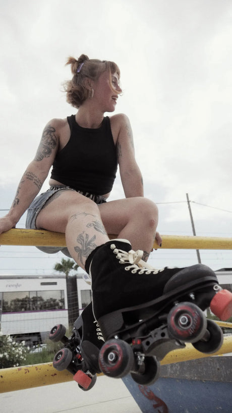 SKA810776 CHAYA Park Dark Soul Roller Skates | Park Roller Skates | Park Rollschuhe Park Quad Skates | Roller Derby Rollschuhe Derby Quads Roller Derby Skates Plates Roller Skates Skatepark Rollschuhe Chaya Quad Skates Aggressive Quad Skates Rollschuhe Stunt Rollschuhe Rollkunstlauf Rollschuhe Rollerskates Schwarze Rollschuhe Lifestyle Rollschuhe Roller Skating Quad Skating Skateschule und Skateshop Weil am Rhein SkaMiDan Lörrach Freiburg Basel Deutschland Germany