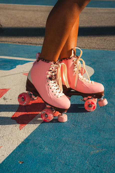 SKA810801 CHAYA Miyu Pink Leopard Roller Skates | Pinke Rollschuhe | Lifestyle Rollschuhe Skates Plates Roller Skates Skatepark Rollschuhe Chaya Quad Skates Aggressive Quad Skates Rollschuhe Stunt Rollschuhe Rollkunstlauf Rollschuhe Rollerskates Schwarze Rollschuhe Lifestyle Rollschuhe Roller Skating Quad Skating Skateschule und Skateshop Weil am Rhein SkaMiDan Lörrach Freiburg Basel Deutschland Germany