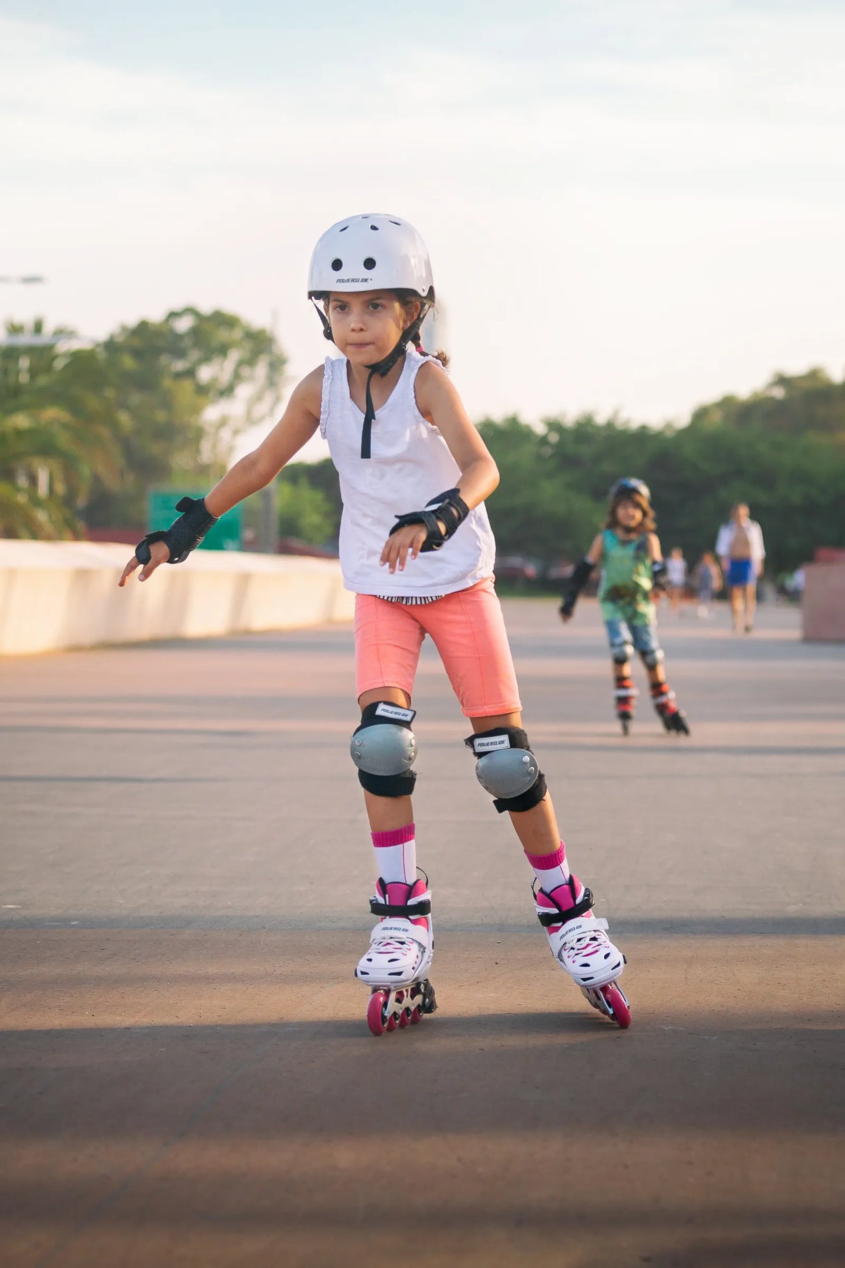 SKA880261 POWERSLIDE One Khaan Junior SQD Pink Kinder Inlineskates Größenverstellbar Kids Skates Kinder Inliner Inline Skating Freestyle Slalom Skating Inliner Skateschule und Skateshop Weil am Rhein SkaMiDan