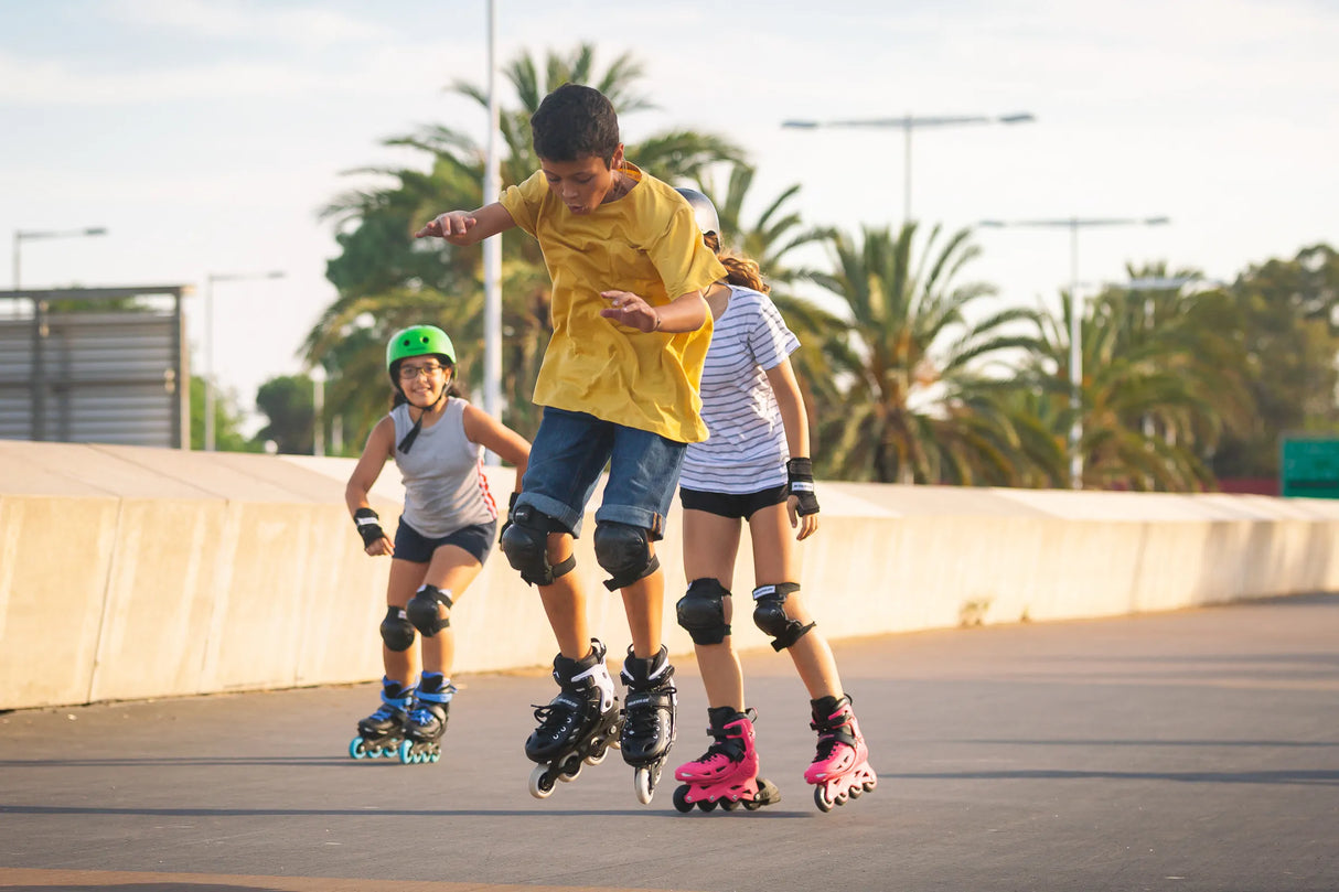 SKA880262 POWERSLIDE One Khaan Junior SQD Black Kinder Inlineskates Kinder Inliner Kids Skates Rollerblades Inlineskates für Kinder Junior Skates Verstellbare Skates Größenverstlelbare Inlineskates für Kinder Kinder Inliner Kids Inliner Kids Rollerblades Urban Inline Skating Urban Inline Skating Freeskates City Skates Fitness Inliner Sport Skates Sport Inliner Rollerblades Rollerblading Lörrach Freiburg Basel Inliner Skateschule und Skateshop Weil am Rhein SkaMiDan Deutschland Germany