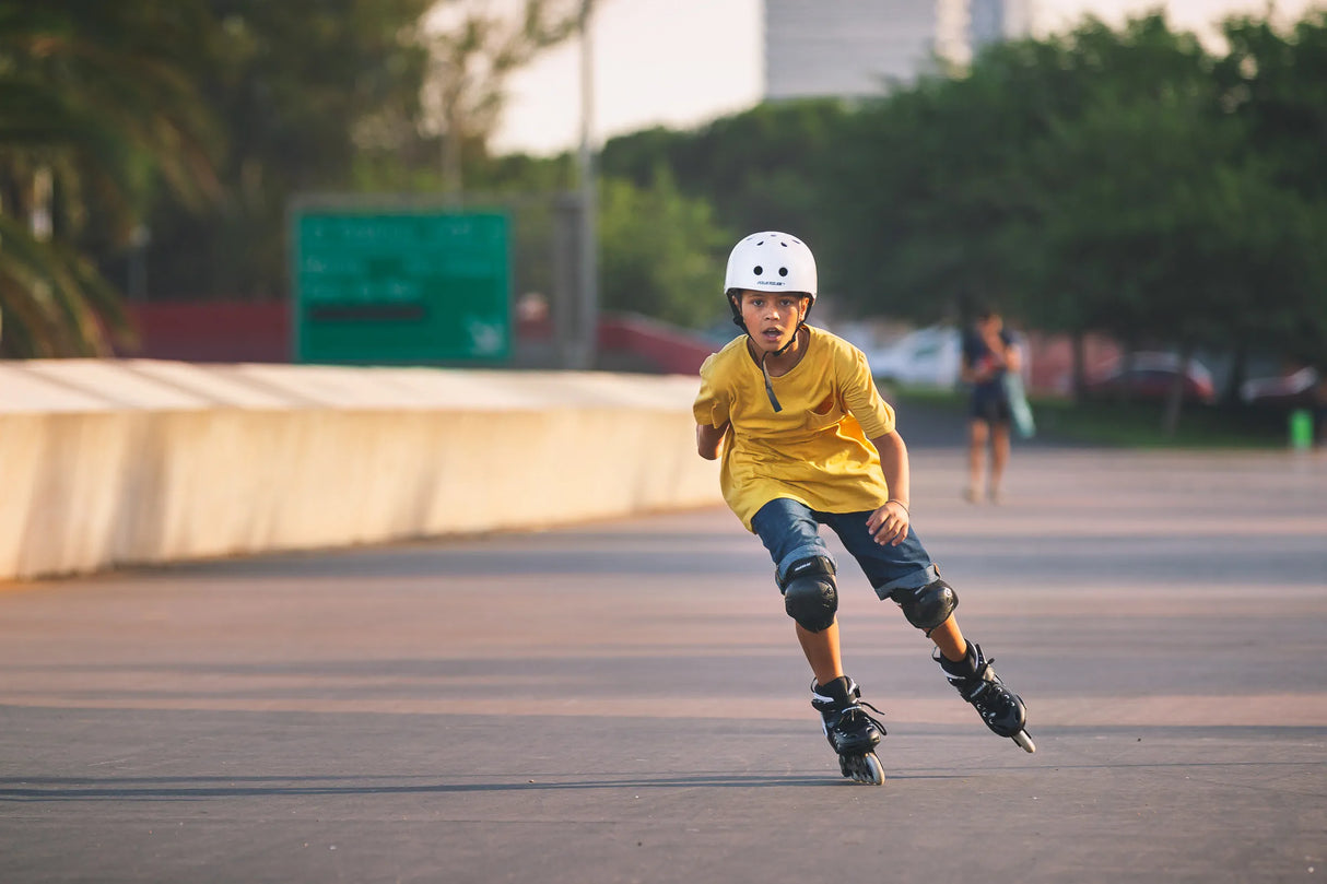 SKA880262 POWERSLIDE One Khaan Junior SQD Black Kinder Inlineskates Kinder Inliner Kids Skates Rollerblades Inlineskates für Kinder Junior Skates Verstellbare Skates Größenverstlelbare Inlineskates für Kinder Kinder Inliner Kids Inliner Kids Rollerblades Urban Inline Skating Urban Inline Skating Freeskates City Skates Fitness Inliner Sport Skates Sport Inliner Rollerblades Rollerblading Lörrach Freiburg Basel Inliner Skateschule und Skateshop Weil am Rhein SkaMiDan Deutschland Germany