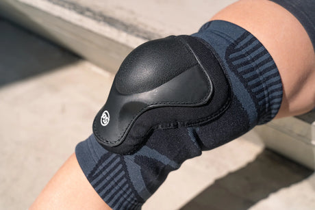 SKA903231 POWERSLIDE Onesie Dual Pack Black Knieschoner Knieschützer Knee pads knee guards knee protectors knee sleeves shock sleeves Handschützer Handgelenkschützer Handschutz Gelenkschutz Skate Schützer Inliner Schützer Schutzausrüstung Fingerschutz Handschuhe inline skating inliner inlineksaten rollerbladen rollerskaten Inlineskates Rollerblades Fitness Skates Slalom Skates rollerblades rollerblading inline skating Lörrach Freiburg Basel Inliner Skateschule und Skateshop Weil am Rhein SkaMiDan