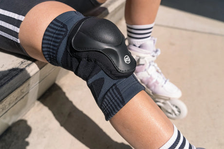 SKA903231 POWERSLIDE Onesie Dual Pack Black Knieschoner Knieschützer Knee pads knee guards knee protectors knee sleeves shock sleeves Handschützer Handgelenkschützer Handschutz Gelenkschutz Skate Schützer Inliner Schützer Schutzausrüstung Fingerschutz Handschuhe inline skating inliner inlineksaten rollerbladen rollerskaten Inlineskates Rollerblades Fitness Skates Slalom Skates rollerblades rollerblading inline skating Lörrach Freiburg Basel Inliner Skateschule und Skateshop Weil am Rhein SkaMiDan