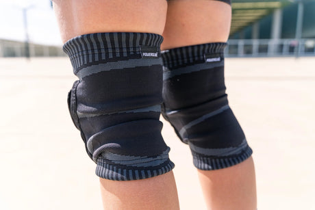 SKA903231 POWERSLIDE Onesie Dual Pack Black Knieschoner Knieschützer Knee pads knee guards knee protectors knee sleeves shock sleeves Handschützer Handgelenkschützer Handschutz Gelenkschutz Skate Schützer Inliner Schützer Schutzausrüstung Fingerschutz Handschuhe inline skating inliner inlineksaten rollerbladen rollerskaten Inlineskates Rollerblades Fitness Skates Slalom Skates rollerblades rollerblading inline skating Lörrach Freiburg Basel Inliner Skateschule und Skateshop Weil am Rhein SkaMiDan