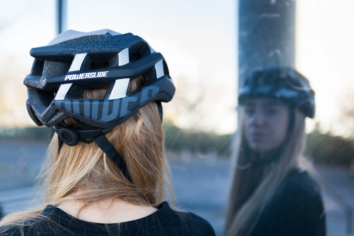 SKA903274 POWERSLIDE Sportstyle Skatehelm Black Grey Fitness Skatehelm Rennhelm Race Helm Race Helmet protectors skate helmet aggressive helmet wind helmet skatehelm surzhelm radhelm fahrradhelm sporthelm schutzhelm Skate Schützer Inliner Schützer Schutzausrüstung Fingerschutz Handschuhe inline skating inliner inlineksaten rollerbladen rollerskaten Inlineskates Rollerblades Fitness Skates Slalom Skates rollerblades rollerblading inline skating Lörrach Freiburg Basel Inliner Skateschule und Skateshop Weil am