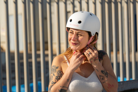 SKA903282 POWERSLIDE Urban White Pink Skatehelm XXII Stunt Skatehelm Größenverstellbar protectors skate helmet aggressive helmet wind helmet skatehelm surzhelm radhelm fahrradhelm sporthelm schutzhelm Skate Schützer Inliner Schützer Schutzausrüstung Fingerschutz Handschuhe inline skating inliner inlineksaten rollerbladen rollerskaten Inlineskates Rollerblades Fitness Skates Slalom Skates rollerblades rollerblading inline skating Lörrach Freiburg Basel Inliner Skateschule und Skateshop Weil am Rhein SkaMiDan