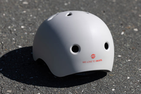 SKA903325 POWERSLIDE Urban Sustained Grey | Beige + Grau | Größenverstellbar | Kinder + Erwachsene | Stunt Skatehelm