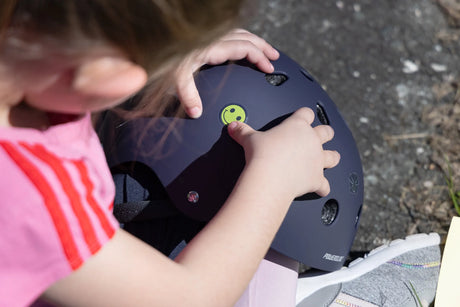 SKA903330 POWERSLIDE Allround Adventure Awesome Violet | Violett | Größenverstellbar | Kinder + Erwachsene | Stunt Skatehelm Skatehelm Kopf Rennhelm Fahrradhelm Radhelm Bike Helm Stunt Helm Skatehelm Stunt Skatehelm Größenverstellbar protectors skate helmet aggressive helmet wind helmet skatehelm surzhelm radhelm fahrradhelm sporthelm schutzhelm Skate Schützer Inliner Schützer Schutzausrüstung Fingerschutz Handschuhe inline skating inliner inlineksaten rollerbladen rollerskaten Inlineskates Rollerblades Fit