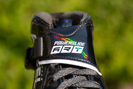 SKA904636 POWERSLIDE Accel Race Black Kids | 165mm Dual Point Mounting | Größenverstellbar | Speed Inlineskates für Kinder | Inline Speed Skating | Inlineskates Trinity X Freestyle Inlineskates Inlineskates Weiß Lila Freestyle Inline Skating Slalom Skating Slalom Schiene Best Freestyle Skate Slalom Skate Powerslide Hardcore Evo Pro 90 2021 Slalom Frame Freestyle Frame Schienen Frames Speed Inline Skating Urban Inlineskates Trinity Trinity X Powerslide Trinity Schienen Trinity Frames Urban Inline Skating Urb