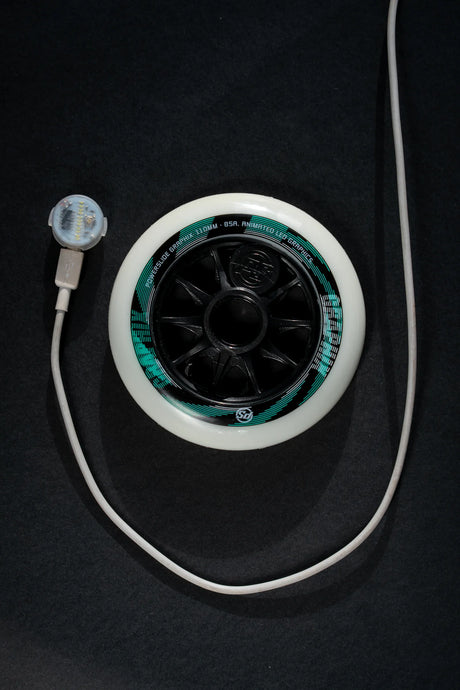 SKA905344 POWERSLIDE Graphix LED Weels White 110mm 86A Inliner Skateschule und Skateshop Weil am Rhein SkaMiDan