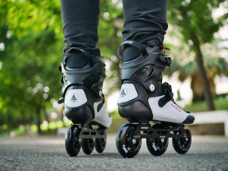 SKA908266_POWERSLIDE Tau 90 Black White Freestyle Inlineskates Performance Trinity X Fitness Inlineskate Fitness Inlineskates Inlineskates Sport Inline Skates Rollerblades Urban Inline Skating Urban Inline Skating Freeskates Trainng Skates Strecken Skates Trinity Skates Einsteiger Beginner Inlineskates Inliner Fitness Inliner City Skates Fitness Inliner Sport Skates Sport Inliner Rollerblades Rollerblading Lörrach Freiburg Basel Inliner Skateschule und Skateshop Weil am Rhein SkaMiDan Deutschland Germany