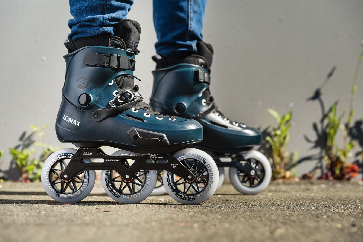 SKA908373 POWERSLIDE Zoom Pro Lomax 110 Dark Blue Urban Inlineskates Freeskates Fitness Inlineskates Inlineskates Sport Inline Skates Rollerblades Urban Inline Skating Urban Inline Skating Freeskates Trainng Skates Strecken Skates Trinity Skates Einsteiger Beginner Inlineskates Inliner Fitness Inliner City Skates Fitness Inliner Sport Skates Sport Inliner Rollerblades Rollerblading Lörrach Freiburg Basel Inliner Skateschule und Skateshop Weil am Rhein SkaMiDan Deutschland Germany