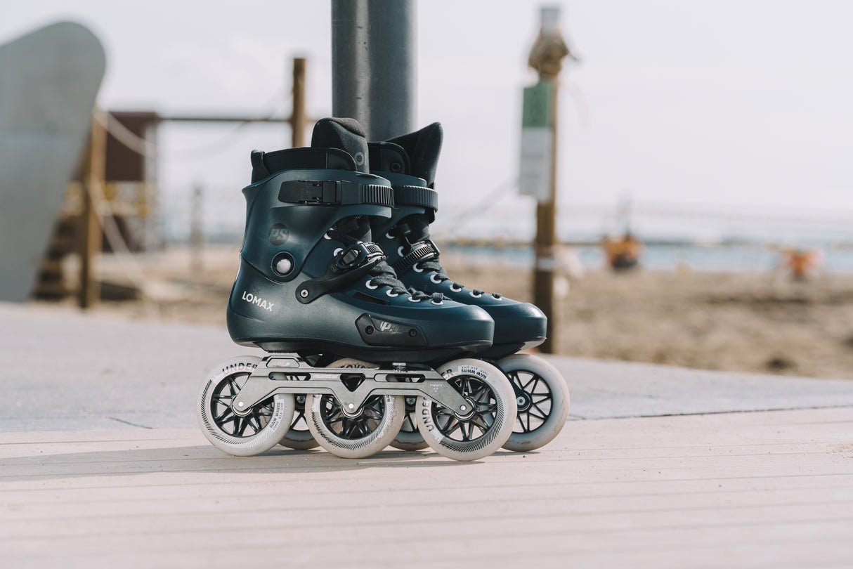SKA908373 POWERSLIDE Zoom Pro Lomax 110 Dark Blue Urban Inlineskates Freeskates Fitness Inlineskates Inlineskates Sport Inline Skates Rollerblades Urban Inline Skating Urban Inline Skating Freeskates Trainng Skates Strecken Skates Trinity Skates Einsteiger Beginner Inlineskates Inliner Fitness Inliner City Skates Fitness Inliner Sport Skates Sport Inliner Rollerblades Rollerblading Lörrach Freiburg Basel Inliner Skateschule und Skateshop Weil am Rhein SkaMiDan Deutschland Germany