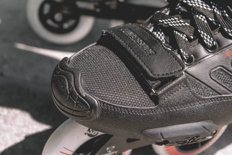 SKA908379 POWERSLIDE HC Evo Pro 90 Black 2021 Trinity X Freestyle Inlineskates Inlineskates Weiß Lila Freestyle Inline Skating Slalom Skating Slalom Schiene Best Freestyle Skate Slalom Skate Powerslide Hardcore Evo Pro 90 2021 Slalom Frame Freestyle Frame Schienen Frames Speed Inline Skating Urban Inlineskates Trinity Trinity X Powerslide Trinity Schienen Trinity Frames Urban Inline Skating Urban Inline Skating Freeskates City Skates Fitness Inliner Sport Skates Sport Inliner Rollerblades Rollerblading Lörr