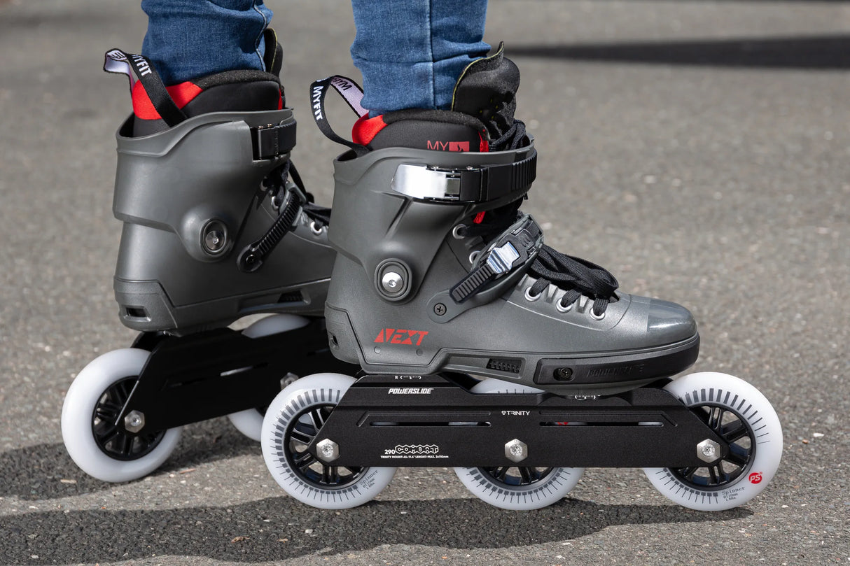 SKA908409 POWERSLIDE Next 110 Charcoal 2022 | Trinity X Combat Rocker | Urban Inlineskates Freestyle Inlineskates Free Skates Slalom Skates Freestyle Inlineskates Freestyle Rollerblades Slalom Blades Urban Inlineskates Freeskates Fitness Inlineskates Inlineskates Sport Inline Skates Rollerblades Urban Inline Skating Urban Inline Skating Freeskates Trainng Skates Strecken Skates Trinity Skates Einsteiger Beginner Inlineskates Inliner Fitness Inliner City Skates Fitness Inliner Sport Skates Sport Inliner Roll