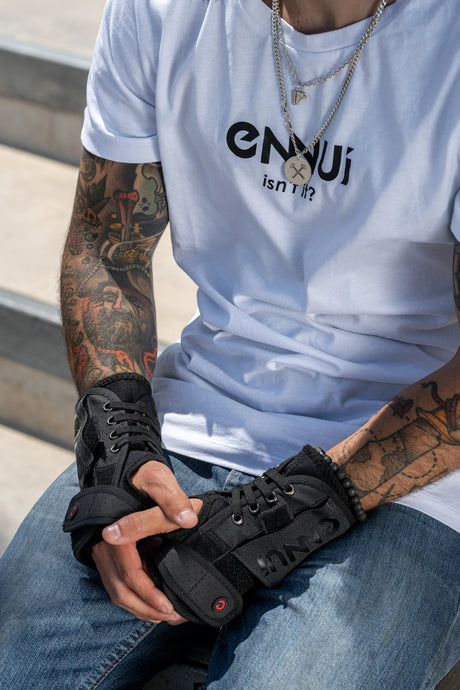 SKA920017 ENNUI City Wrist Brace Handgelenkschoner und Handgelenkschützer Inline Skating Rollerbaling Skateshop und Skateschule SkaMiDan Weil am Rhein
