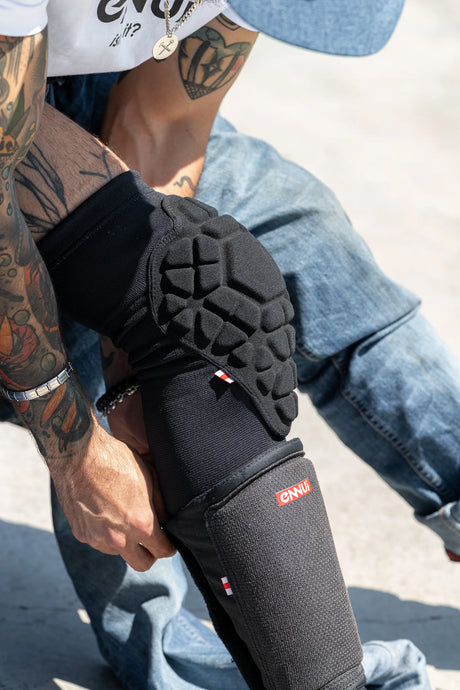SKA920096 ENNUI Shock Sleeve Pro Knee Gasket SkaMiDan Skateshop Weil am Rhein