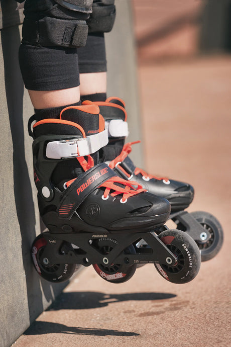 SKA940637 POWERSLIDE Jet Pro Black Kids Inlineskates (größenverstellbar) Inliner Skateschule und Skateshop Weil am Rhein SkaMiDan