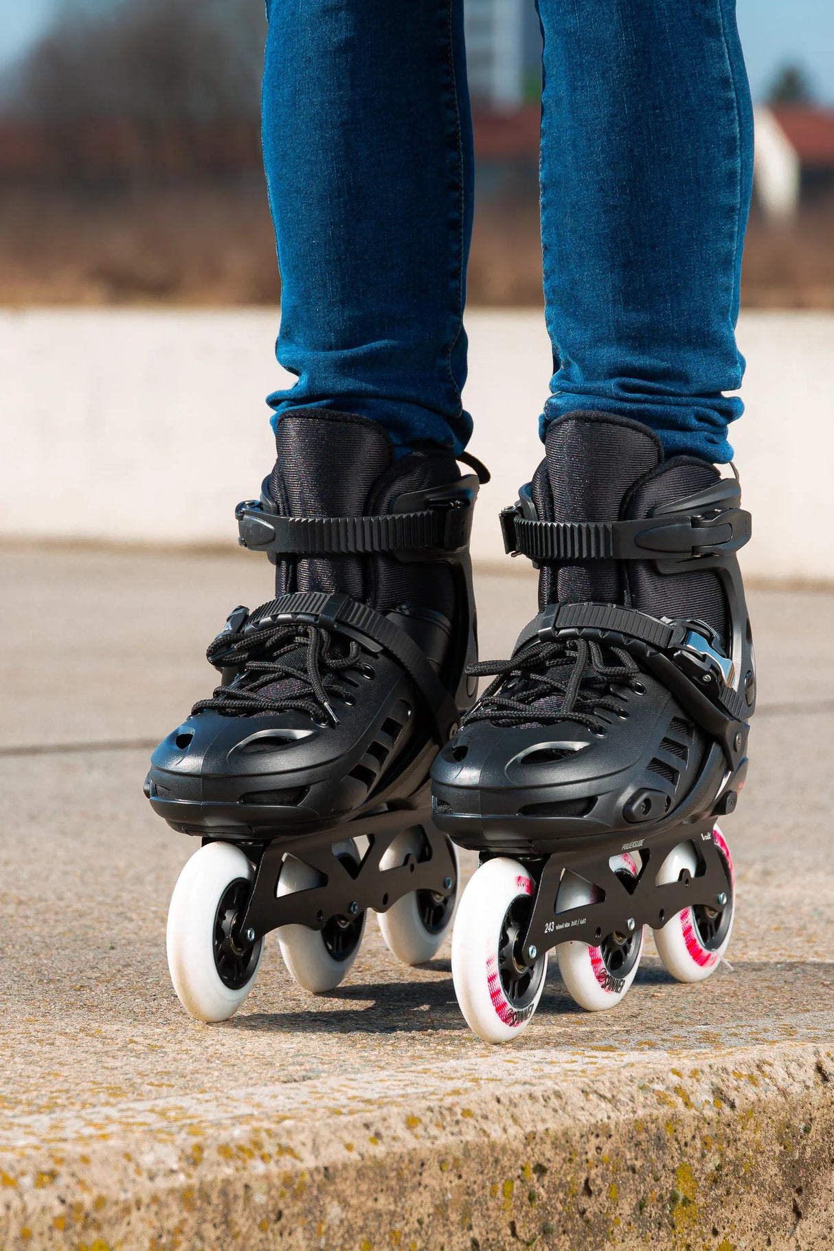 SKA940642 POWERSLIDE Khaan Junior Pro Black Kinder Inlineskates | Größenverstellbar SGD Stopper SQD Pad für Kinder Inlineskates Kinder Inliner Kids Skates Rollerblades Inlineskates für Kinder Junior Skates Verstellbare Skates Größenverstlelbare Inlineskates für Kinder Kinder Inliner Kids Inliner Kids Rollerblades Urban Inline Skating Urban Inline Skating Freeskates City Skates Fitness Inliner Sport Skates Sport Inliner Rollerblades Rollerblading Lörrach Freiburg Basel Inliner Skateschule und Skateshop Weil 