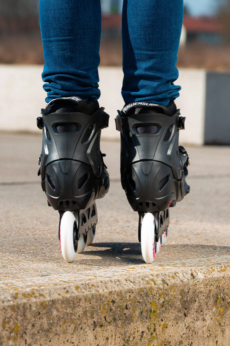 SKA940642 POWERSLIDE Khaan Junior Pro Black Kinder Inlineskates | Größenverstellbar SGD Stopper SQD Pad für Kinder Inlineskates Kinder Inliner Kids Skates Rollerblades Inlineskates für Kinder Junior Skates Verstellbare Skates Größenverstlelbare Inlineskates für Kinder Kinder Inliner Kids Inliner Kids Rollerblades Urban Inline Skating Urban Inline Skating Freeskates City Skates Fitness Inliner Sport Skates Sport Inliner Rollerblades Rollerblading Lörrach Freiburg Basel Inliner Skateschule und Skateshop Weil 