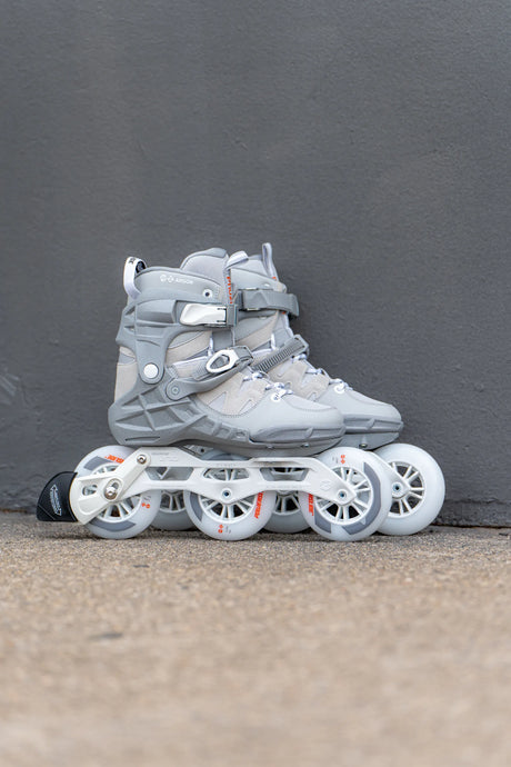 SKA940686 POWERSLIDE Phuzion Argon Cement 110 Trinity X Urban Inlineskates Freeskates Fitness Inlineskates Inlineskates Sport Inline Skates Rollerblades Urban Inline Skating Urban Inline Skating Freeskates Trainng Skates Strecken Skates Trinity Skates Einsteiger Beginner Inlineskates Inliner Fitness Inliner City Skates Fitness Inliner Sport Skates Sport Inliner Rollerblades Rollerblading Lörrach Freiburg Basel Inliner Skateschule und Skateshop Weil am Rhein SkaMiDan Deutschland Germany