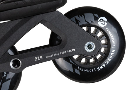 SKA940702 POWERSLIDE Jet Pro Black adj. | Größenverstellbarer Kinder Skate | 3-4 Rollen Inlineskates für Kinder Kinder Inliner Kids Inliner Kids Rollerblades Urban Inline Skating Urban Inline Skating Freeskates City Skates Fitness Inliner Sport Skates Sport Inliner Rollerblades Rollerblading Lörrach Freiburg Basel Inliner Skateschule und Skateshop Weil am Rhein SkaMiDan Deutschland Germany