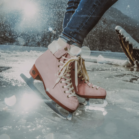 RIEDELL Ember Schlittschuhe – Blush Pink | Support-Wertung: 30 | Klassische & Lifestyle Schlittschuhe eiskunstlauf figure skating eiskuntlauf schlittschuhe kunstlauf schlittschuhe figure skates figure ice skates artistic skates kunstlauf dance tanz skamidan weil am rhein deutschland lörrach freiburg basel skamidan skateshop