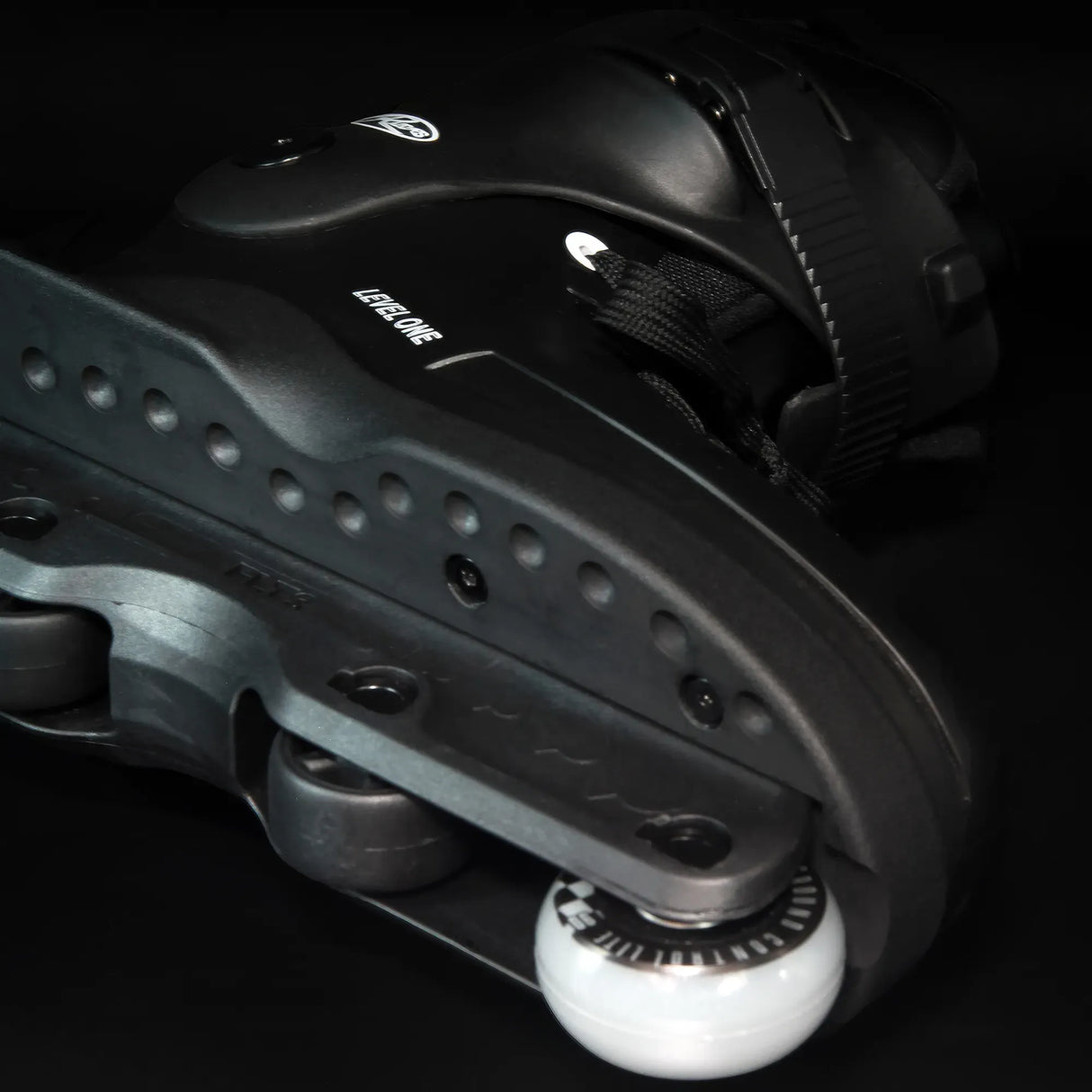 SKA10-CLOB RAZORS Cult Level One – Schwarz Black | 57mm 90A | UFS Mounting | Aggressive Inlineskates Aggressive Skates Stunt Skates Disroyal Icon Iqon Mesmer Rollerblading Aggressive Inline Best Aggressive Skates Top Stunt Skates Inliner Rollerblading Blading Inline skate school rollerblading inlne skating school and skate shop Weil am Rhein SkaMiDan Lörrach Freiburg Basel Deutschland Germany