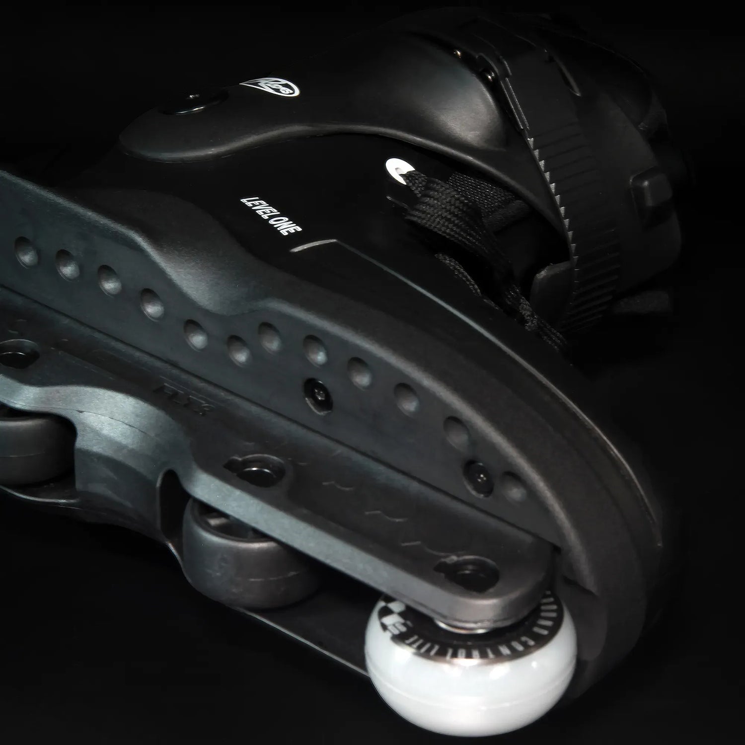 SKA10-CLOB RAZORS Cult Level One – Schwarz Black | 57mm 90A | UFS Mounting | Aggressive Inlineskates Aggressive Skates Stunt Skates Disroyal Icon Iqon Mesmer Rollerblading Aggressive Inline Best Aggressive Skates Top Stunt Skates Inliner Rollerblading Blading Inline skate school rollerblading inlne skating school and skate shop Weil am Rhein SkaMiDan Lörrach Freiburg Basel Deutschland Germany