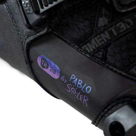 SKA10302 IQON TR 20 Pablo Soler Boot only – Schwarz | Trinity Mounting | Downhill & Urban Inlineskates Free Skates Freeskates Inlineskates Fitness Inlineskates Inlineskates Sport Inline Skates Rollerblades Urban Inline Skating Freeskates Training Skates Strecken Skates Trinity Skates Einsteiger Beginner Inlineskates Inliner Fitness Inliner City Skates Fitness Inliner Sport Skates Sport Inliner Rollerblades Rollerblading Lörrach Freiburg Basel Inliner Skateschule und Skateshop Weil am Rhein SkaMiDan Deutschl
