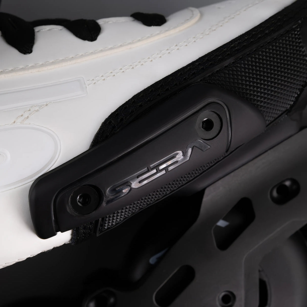 SKA24SSK-SHL80-WH SEBA Skates High Light 80 – White 2025 | 165mm Dual Point Mounting | Urban & Freestyle Inlineskates Freeskates inline trick skaten Urban Inlineskates Freestyle Inlineskates Free Skates Slalom Skates Freestyle Inlineskates Freestyle Rollerblades Slalom Blades Urban Inlineskates Freeskates Fitness Inlineskates Inlineskates Sport Inline Skates Rollerblades Urban Inline Skating Urban Inline Skating Freeskates Trainng Skates Strecken Skates Trinity Skates Einsteiger Beginner Inlineskates Inline