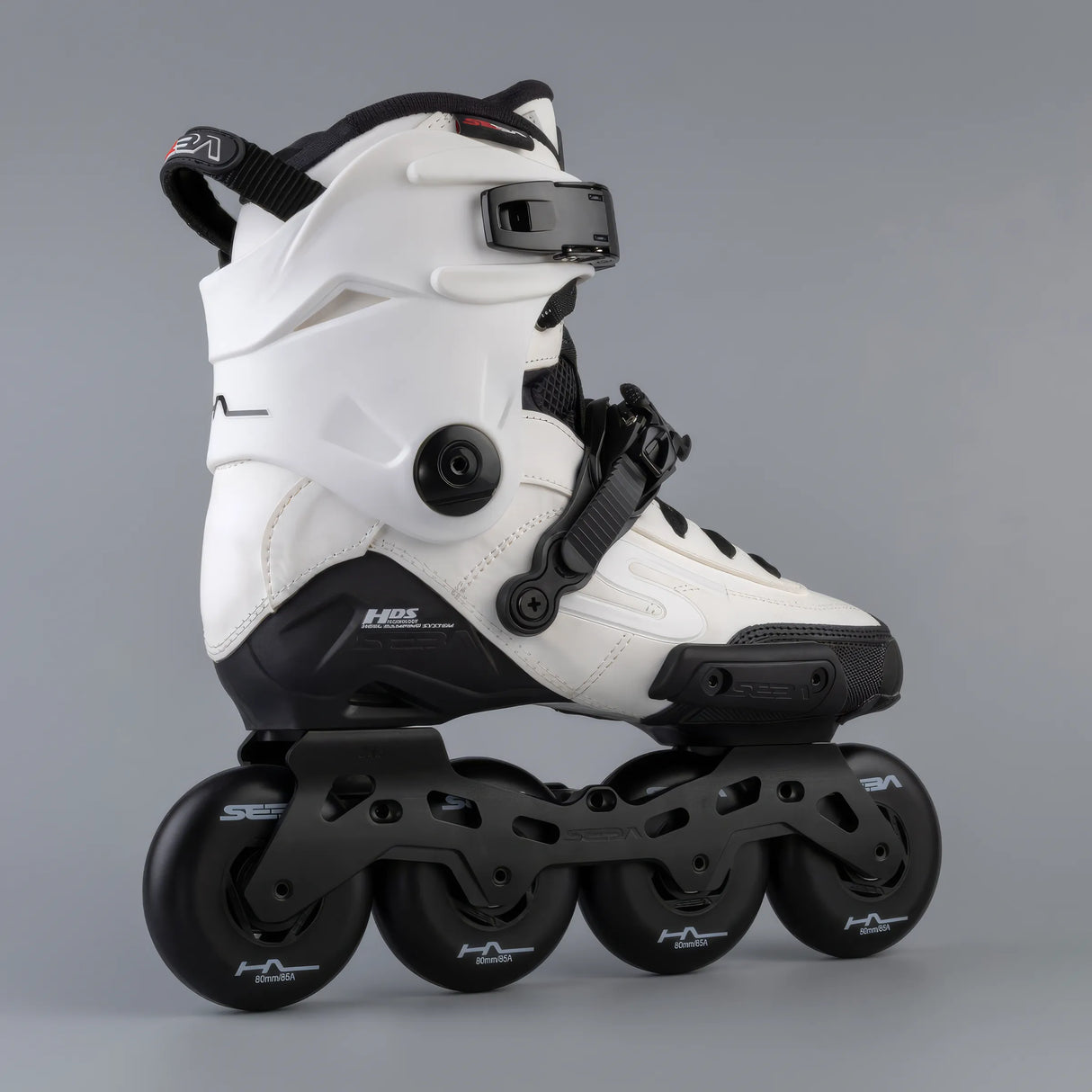 SKA24SSK-SHL80-WH SEBA Skates High Light 80 – White 2025 | 165mm Dual Point Mounting | Urban & Freestyle Inlineskates Freeskates inline trick skaten Urban Inlineskates Freestyle Inlineskates Free Skates Slalom Skates Freestyle Inlineskates Freestyle Rollerblades Slalom Blades Urban Inlineskates Freeskates Fitness Inlineskates Inlineskates Sport Inline Skates Rollerblades Urban Inline Skating Urban Inline Skating Freeskates Trainng Skates Strecken Skates Trinity Skates Einsteiger Beginner Inlineskates Inline