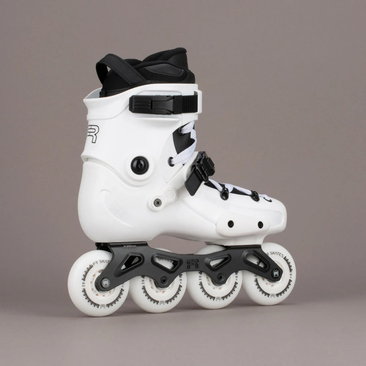 SKA25FRSK-FR380-WH FR Skates FR3 80 – White 2025 Edition | 165mm Dual Point Mounting | Slalom Skates | Urban & Freestyle Inlineskates Freestyle Slalom Skates Freestyle & Urban Inlineskates Fitness Inlineskates Inlineskates Sport Inline Skates Rollerblades Urban Inline Skating Urban Inline Skating Freeskates Trainng Skates Strecken Skates Trinity Skates Einsteiger Beginner Inlineskates Inliner Fitness Inliner City Skates Fitness Inliner Sport Skates Sport Inliner Rollerblades Rollerblading Lörrach Freiburg B