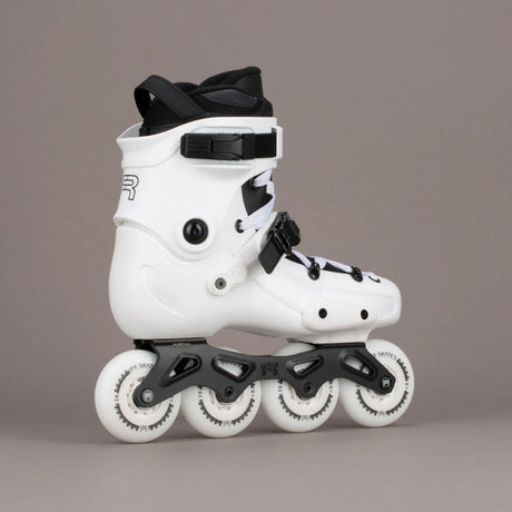 SKA25FRSK-FR380-WH FR Skates FR3 80 – White 2025 Edition | 165mm Dual Point Mounting | Slalom Skates | Urban & Freestyle Inlineskates Freestyle Slalom Skates Freestyle & Urban Inlineskates Fitness Inlineskates Inlineskates Sport Inline Skates Rollerblades Urban Inline Skating Urban Inline Skating Freeskates Trainng Skates Strecken Skates Trinity Skates Einsteiger Beginner Inlineskates Inliner Fitness Inliner City Skates Fitness Inliner Sport Skates Sport Inliner Rollerblades Rollerblading Lörrach Freiburg B