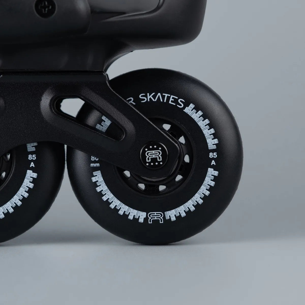 SKA25FRSK-FRX80-BK FR Skates FRX 80 – Black 2025 Edition | 165mm Dual Point Mounting | Slalom Skates | Urban & Freestyle Inlineskates Freestyle Slalom Skates Freestyle & Urban Inlineskates Fitness Inlineskates Inlineskates Sport Inline Skates Rollerblades Urban Inline Skating Urban Inline Skating Freeskates Trainng Skates Strecken Skates Trinity Skates Einsteiger Beginner Inlineskates Inliner Fitness Inliner City Skates Fitness Inliner Sport Skates Sport Inliner Rollerblades Rollerblading Lörrach Freiburg B