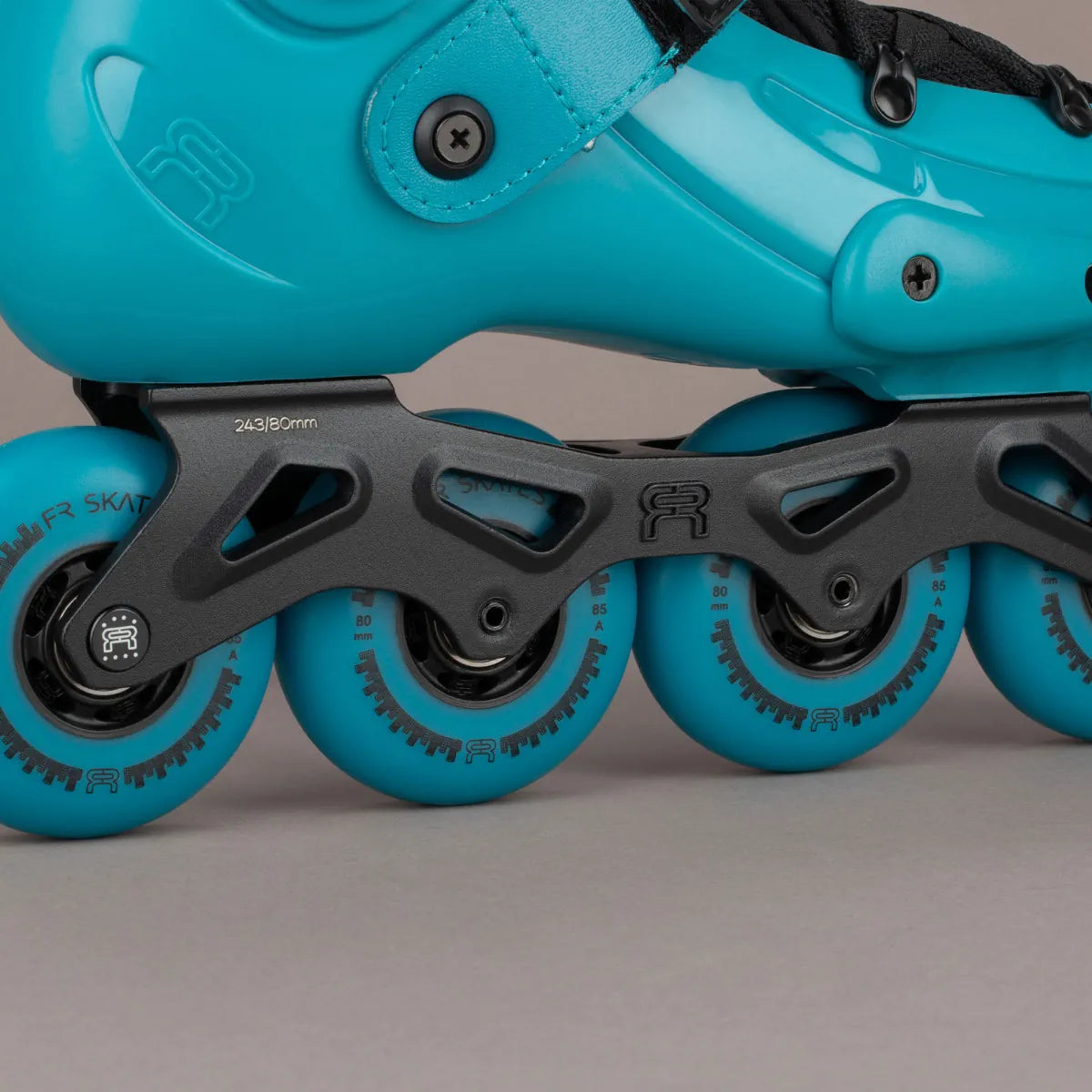 SKA25FRSK-FRX80-TL FR Skates FRX 80 – Teal 2025 Edition | 165mm Dual Point Mounting | Slalom Skates | Urban & Freestyle Inlineskates Freestyle Slalom Skates Freestyle & Urban Inlineskates Fitness Inlineskates Inlineskates Sport Inline Skates Rollerblades Urban Inline Skating Urban Inline Skating Freeskates Trainng Skates Strecken Skates Trinity Skates Einsteiger Beginner Inlineskates Inliner Fitness Inliner City Skates Fitness Inliner Sport Skates Sport Inliner Rollerblades Rollerblading Lörrach Freiburg Ba