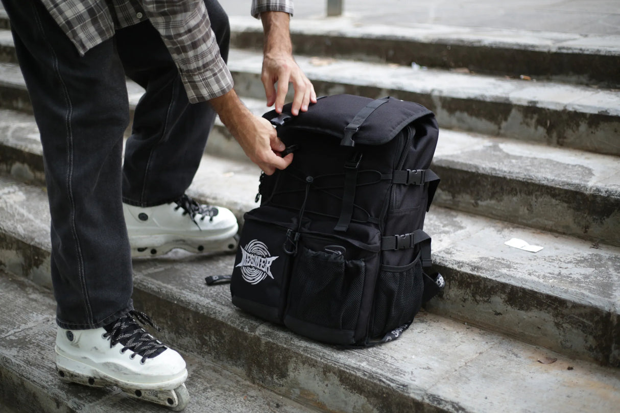 SKA61024 MESMER Skate Bag | Backpack | Clean Style Skaterucksack mit Halterungen für Inlineskates + Co. | Unisex | Clothing | Bekleidung  Inliner Sport Skates Sport Inliner Rollerblades Rollerblading Lörrach Freiburg Basel Inliner Skateschule und Skateshop Weil am Rhein SkaMiDan Deutschland Germany

