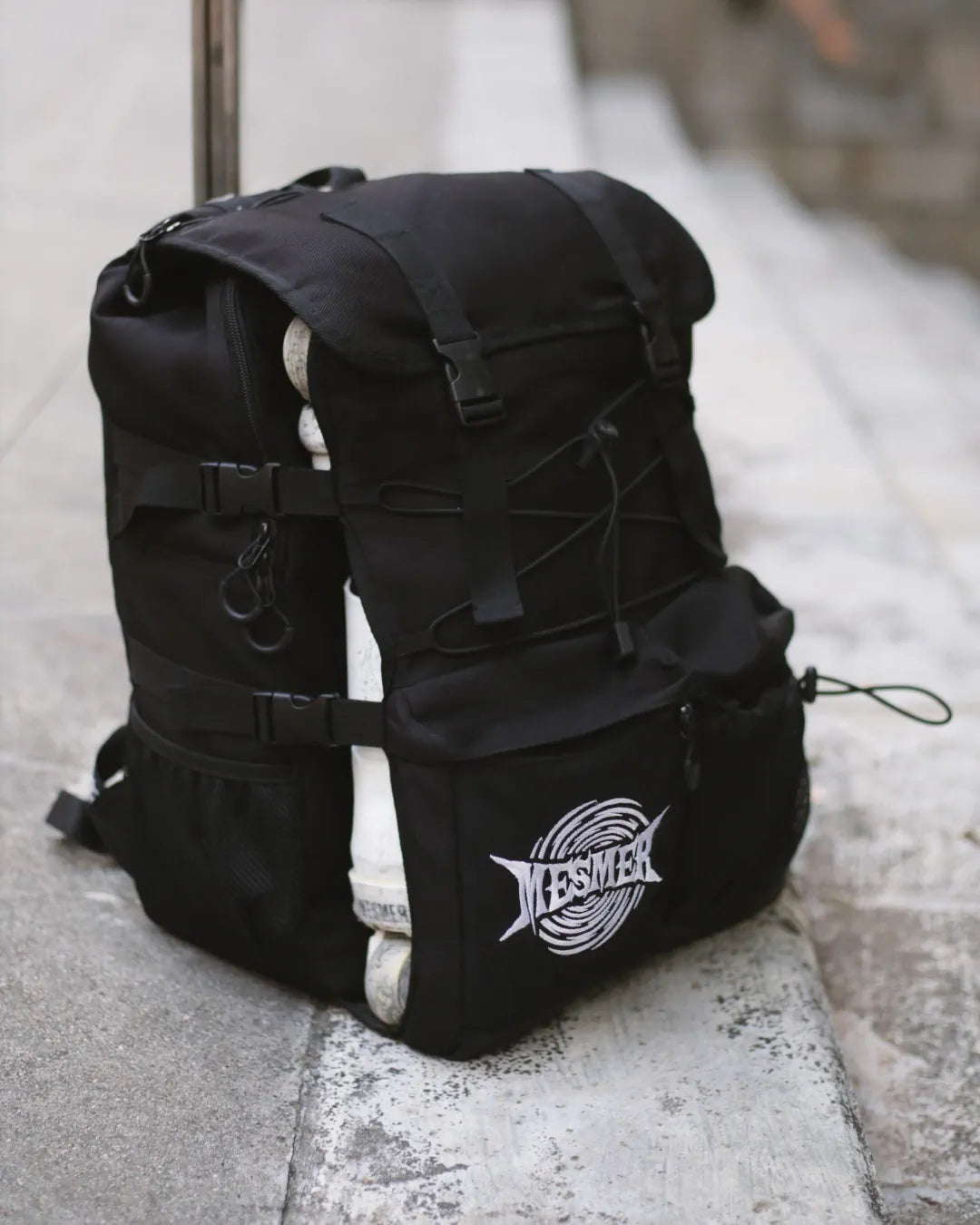 SKA61024 MESMER Skate Bag | Backpack | Clean Style Skaterucksack mit Halterungen für Inlineskates + Co. | Unisex | Clothing | Bekleidung  Inliner Sport Skates Sport Inliner Rollerblades Rollerblading Lörrach Freiburg Basel Inliner Skateschule und Skateshop Weil am Rhein SkaMiDan Deutschland Germany
